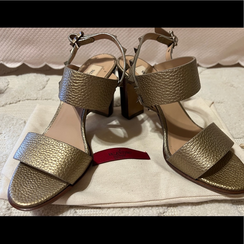 Valentino Rockstud Block Heel 75mm in Skin